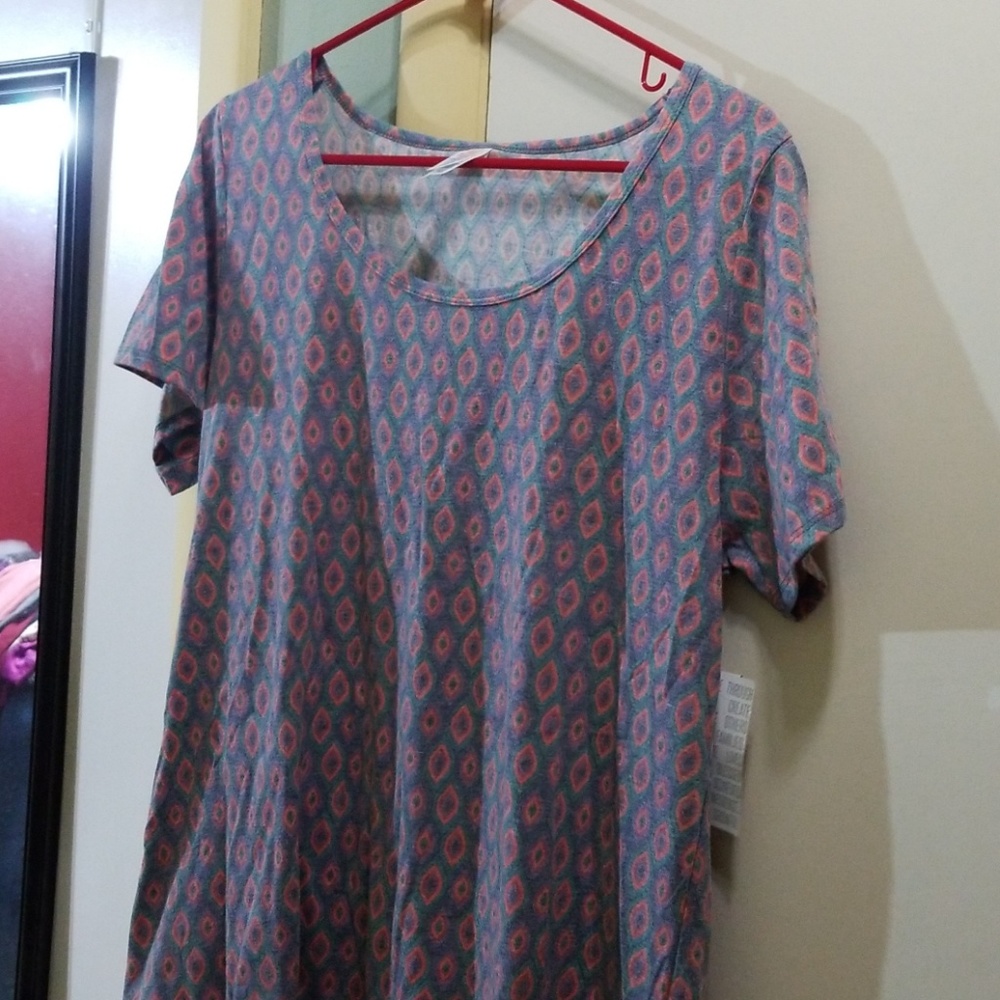 NWT Lularoe Classic T